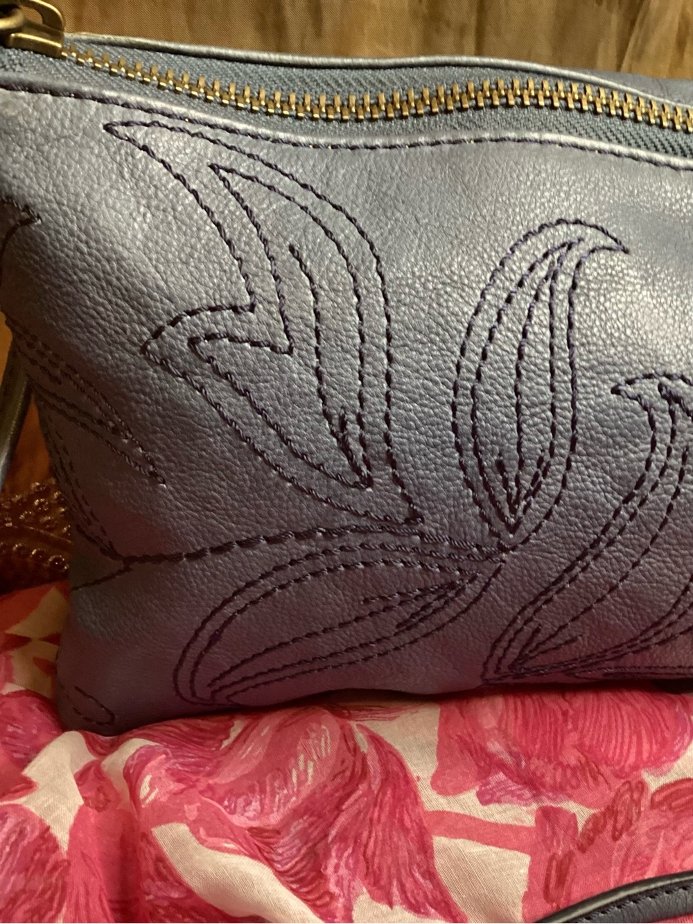 Frye Hadley Floral Embroidered Leather Crossbody Pouch EUC - Picture 3 of 15
